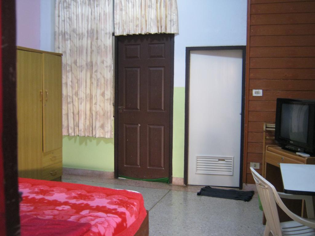 Sataya Apartment Маха Саракхам Екстериор снимка